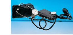 SFIGMOMANOMETRO ANEROIDE AD ALTA PRECISIONE CON FONENDOSCOPIO BRACCIALE CON CHIUSURA IN VELCRO CUSCINETTO IN GOMMA SOFFIERIA COMPLETA DI VALVOLA